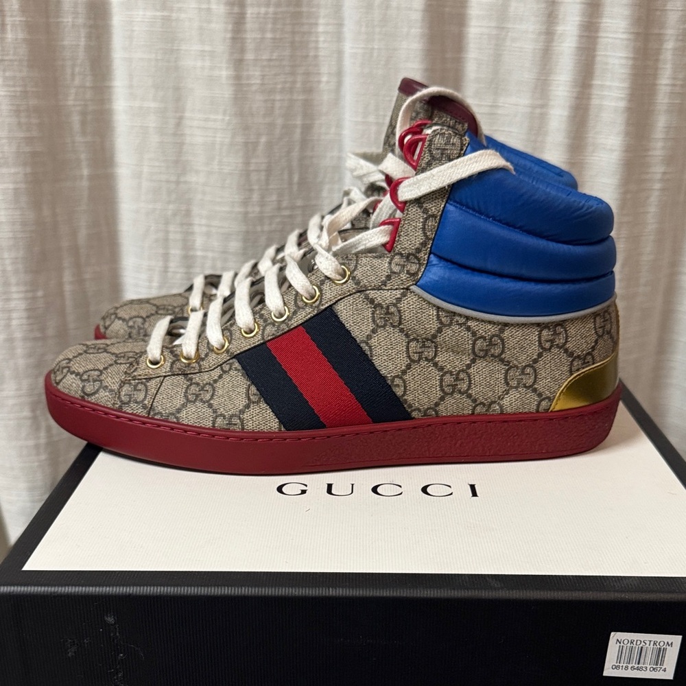 Gucci Men's Beige and Red Patterned Sneakers - Picture 4 of 5